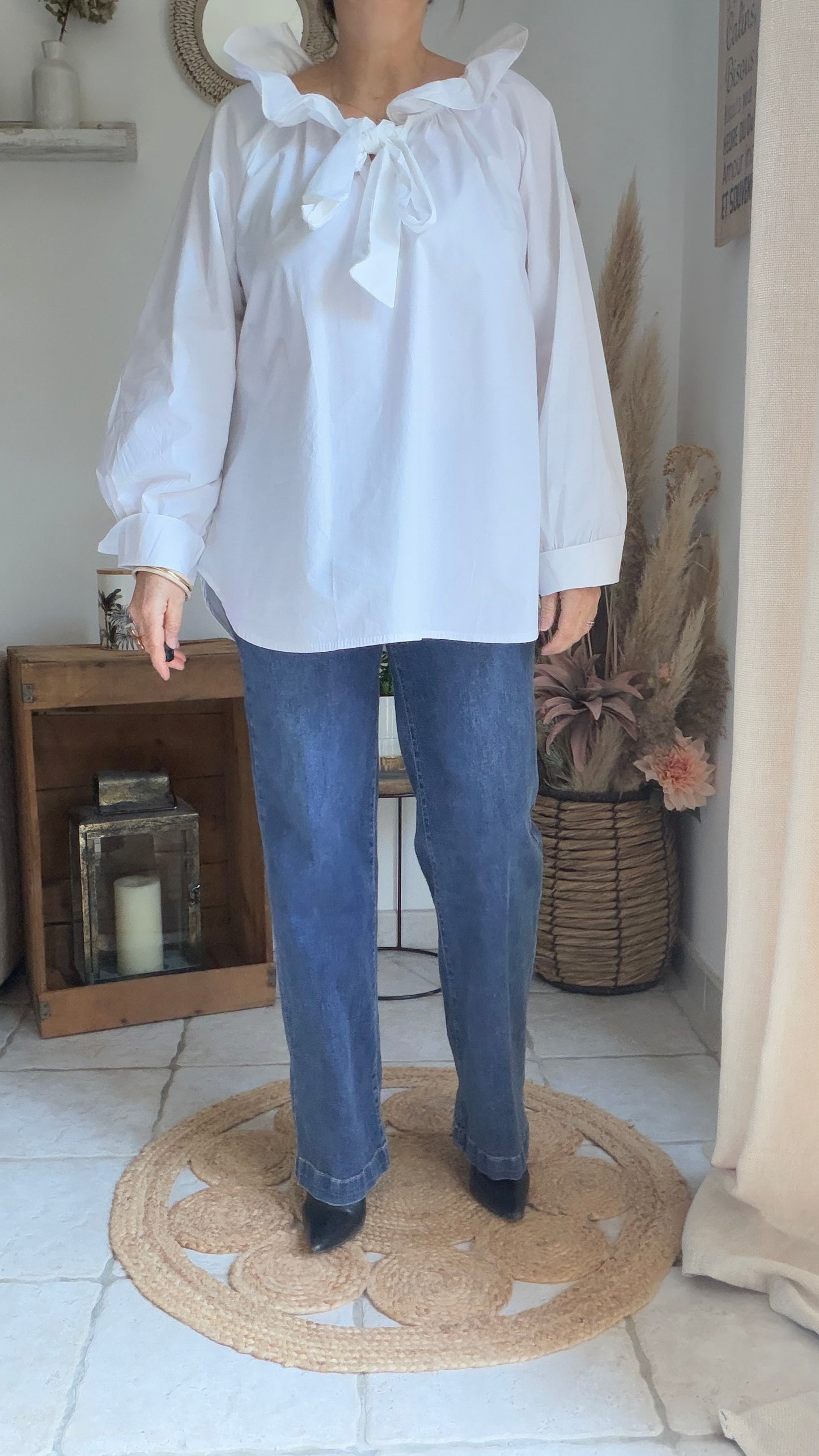 Blouse à col volanté