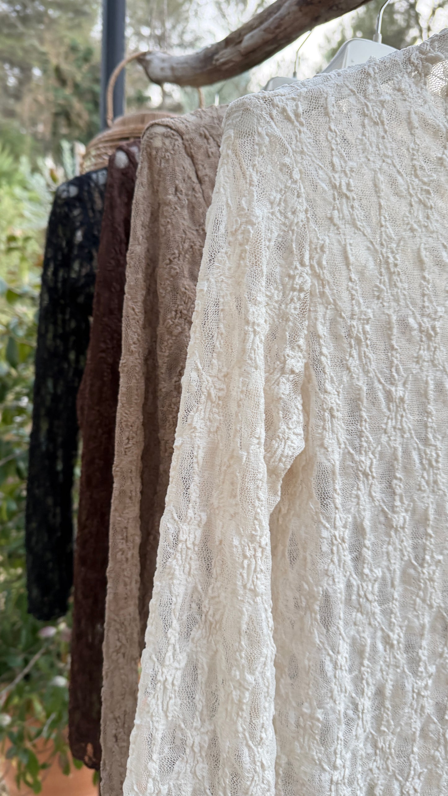 Top en dentelle col montant