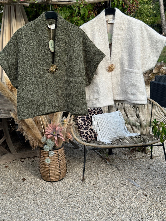 Gilet manches courte / broche soleil