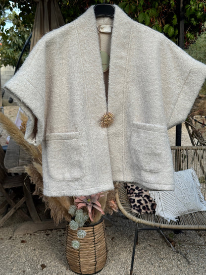 Gilet manches courte / broche soleil