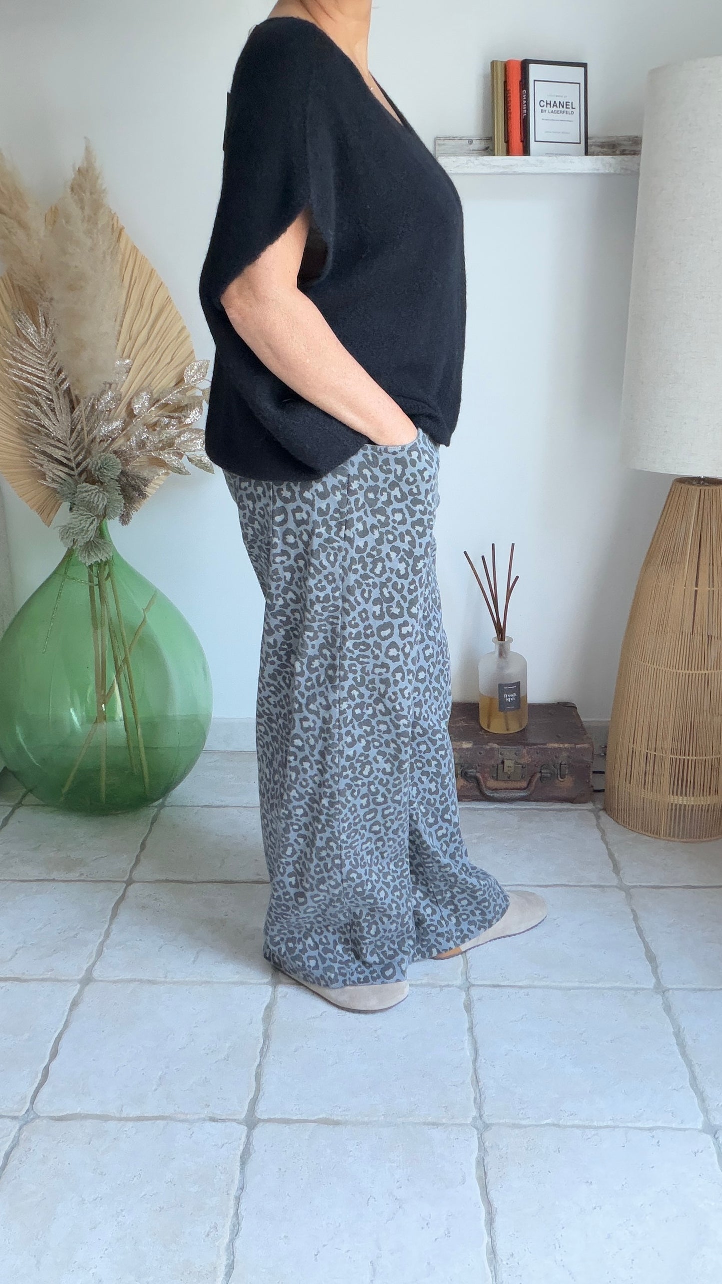 Jeans large leopard gris