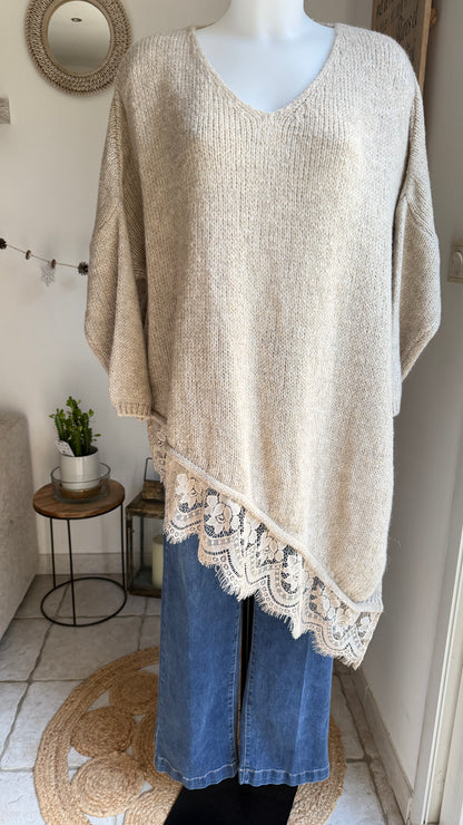 Pull asymétrique dentelle