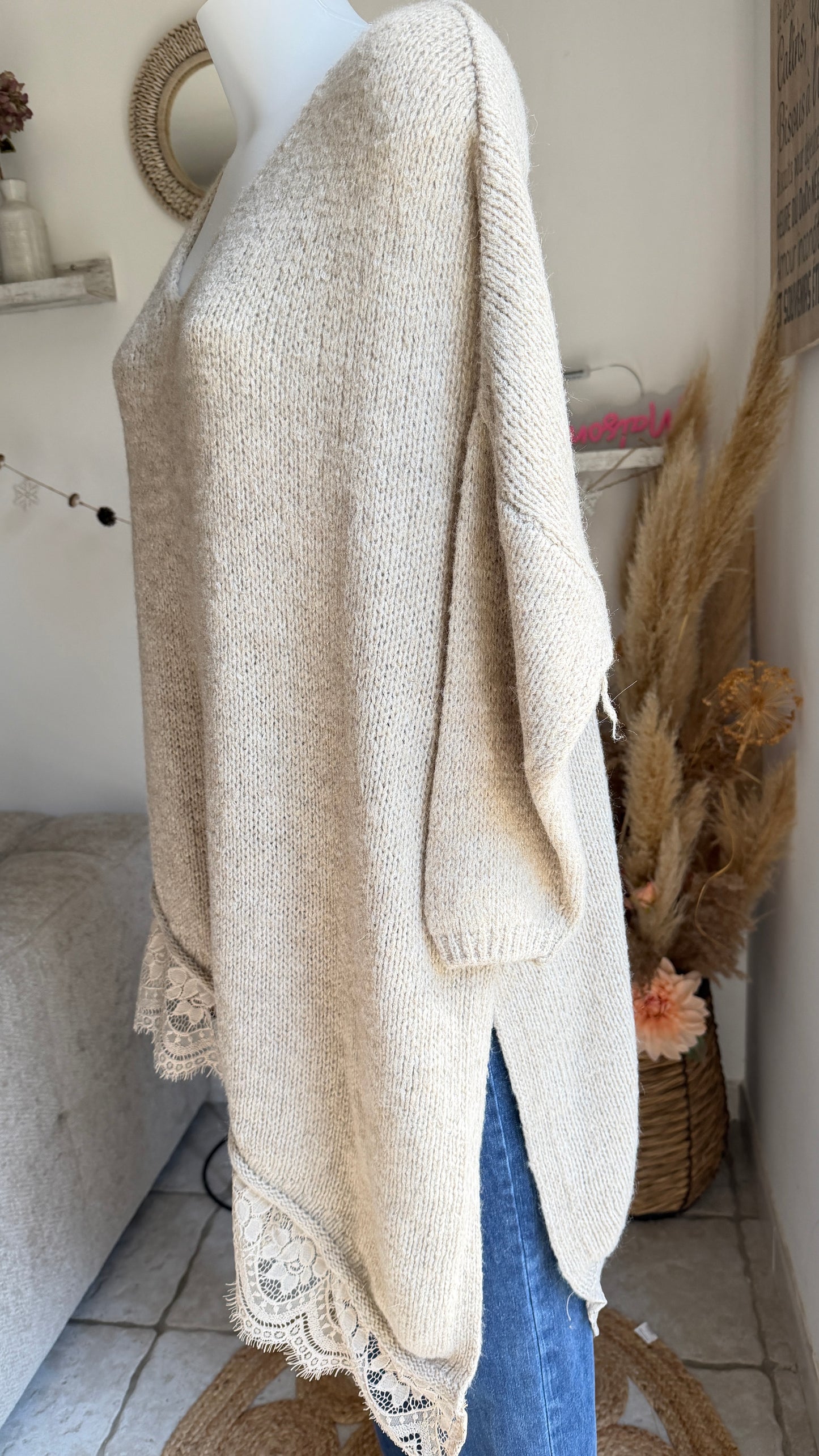 Pull asymétrique dentelle