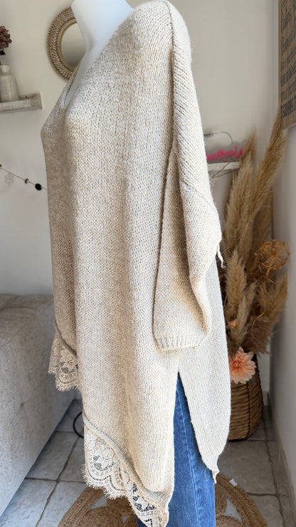 Pull asymétrique dentelle