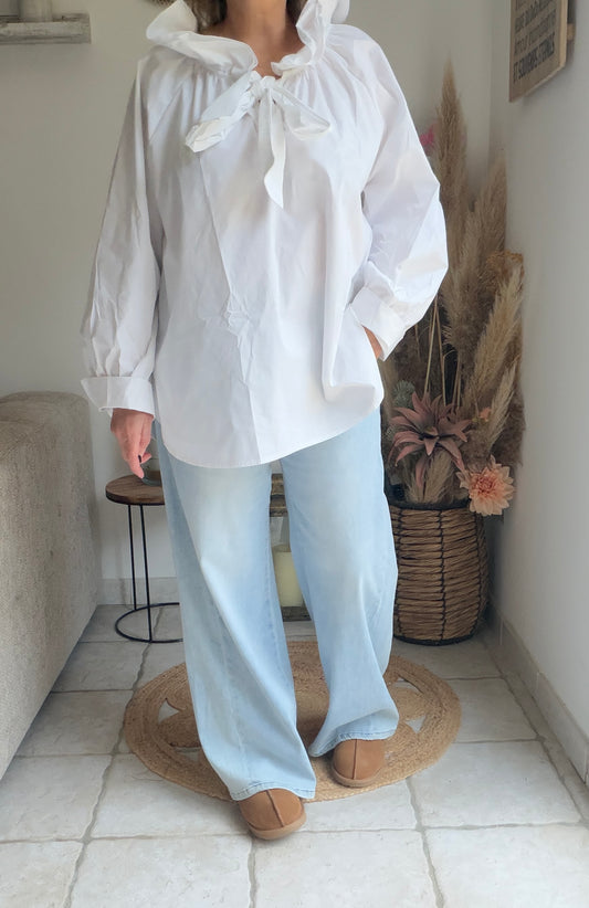 Blouse à col volanté